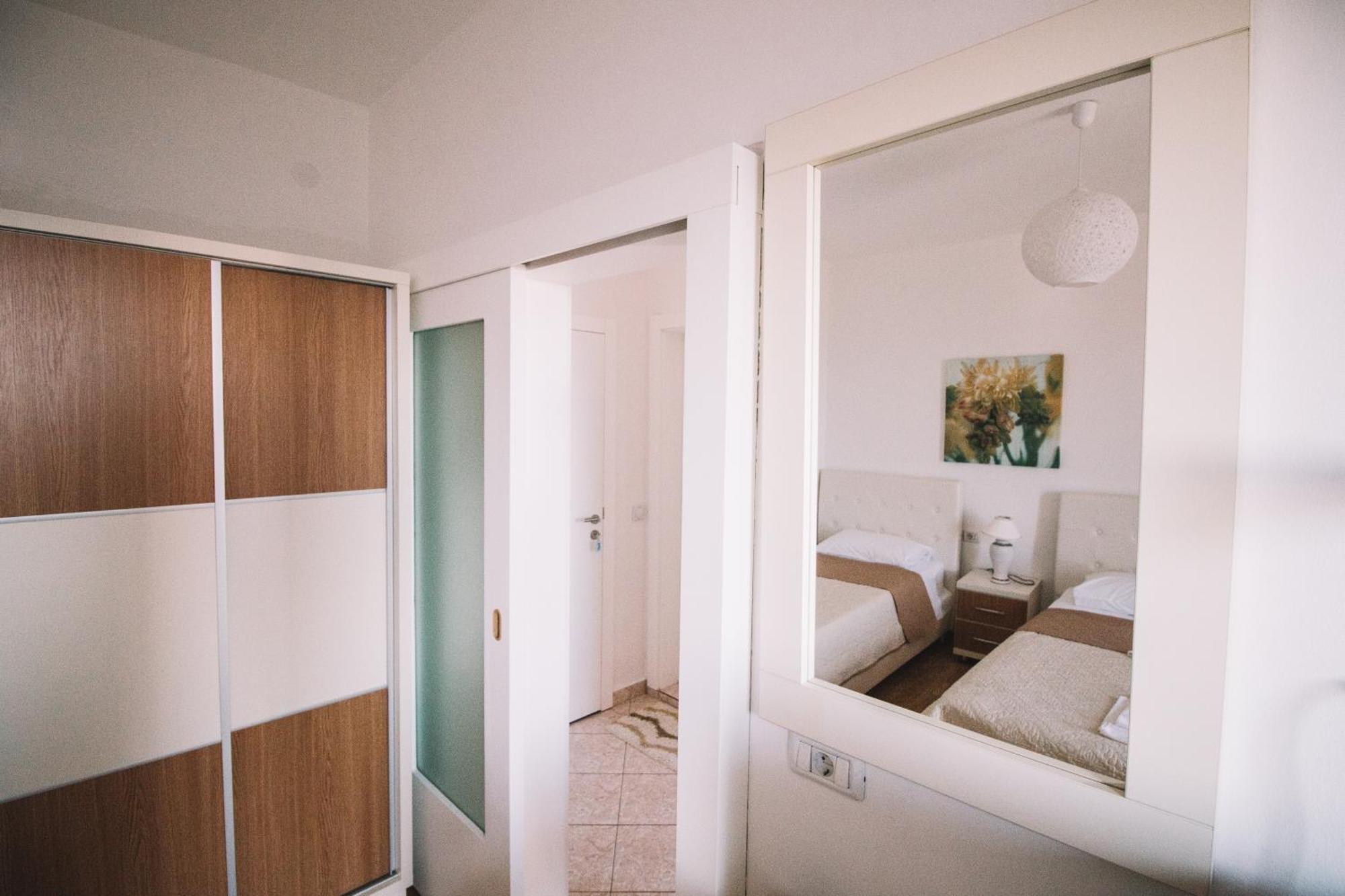 Apartments Hollaj ウルツィニ エクステリア 写真